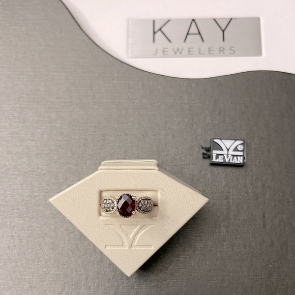 Garnet strawberry gold LeVian ring size 7 - Picture 1 of 4